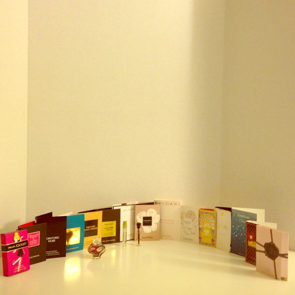 18 perfume sample bundle (most are used)