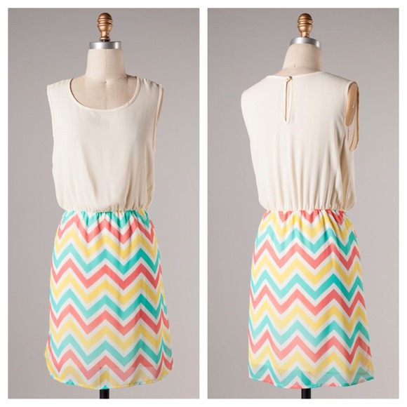 ***SOLD***Creme Colored Chevron Dress - Picture 1 of 1