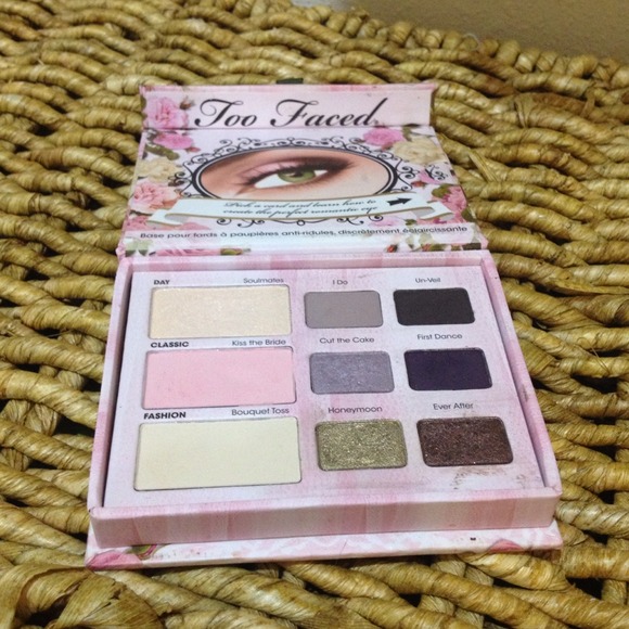 Two Faced Romantic Eyes eye shadow palette