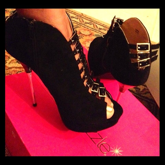 Shoe Dazzle Bootie - Picture 1 of 1