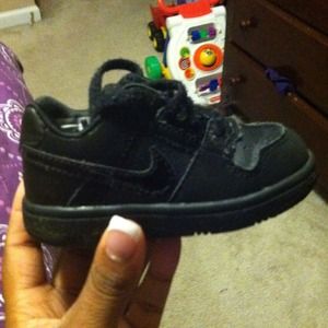 🔴🔴🔴 SOLD 🔴🔴🔴Black toddler Nikes
