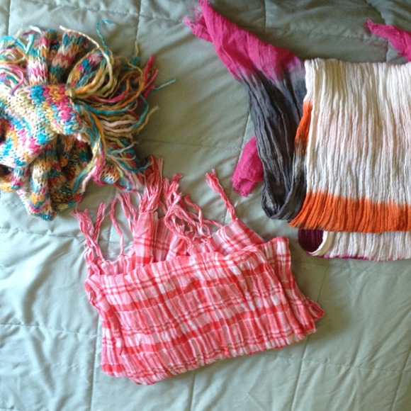 Bundle of scarves - Picture 1 of 1