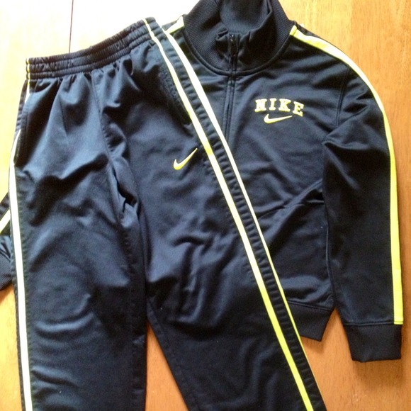 ⭐Nike Track Suit!!!⭐
