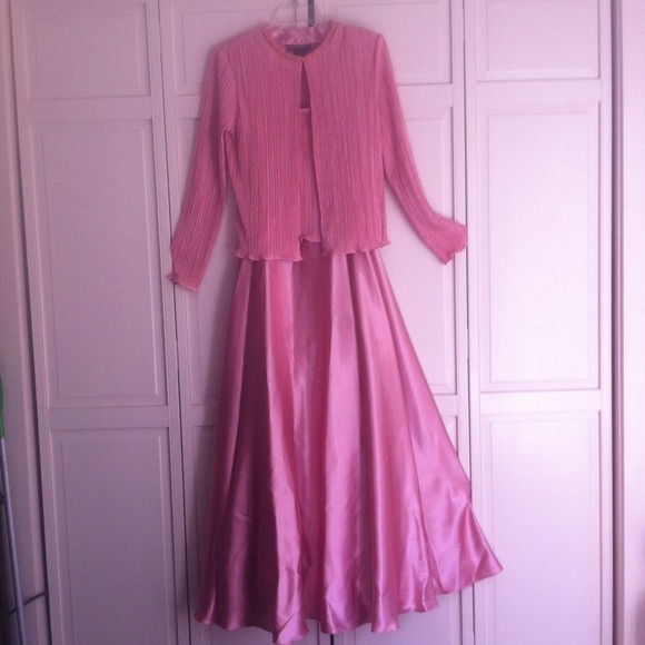 Beautiful gown for Mother of the bride/groom.