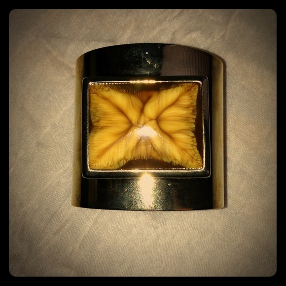 Gold bangle with cute neutral stone