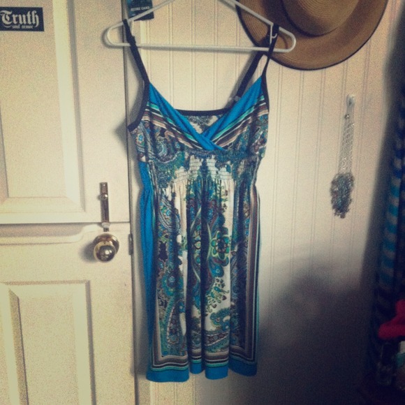 Adorable spring dress! Has blues, greens, & browns - Picture 1 of 3