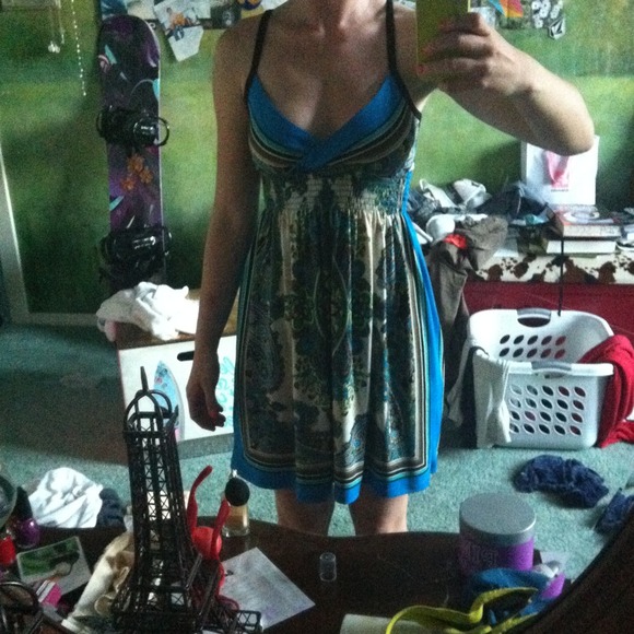 Adorable spring dress! Has blues, greens, & browns - Picture 2 of 3