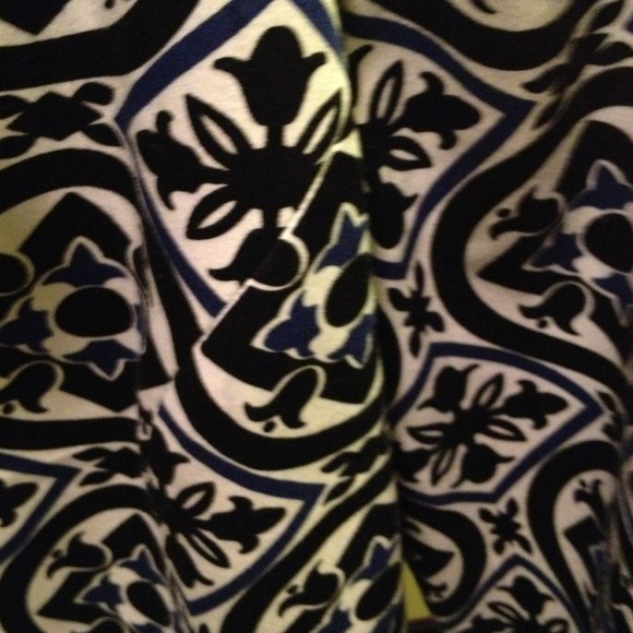 Crop Style Jacket with embellishments - Picture 4 of 4