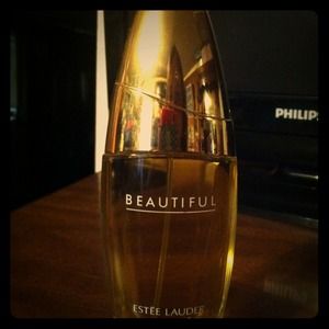 💥REDUCED💥 Estée lauder's Beautiful perfume