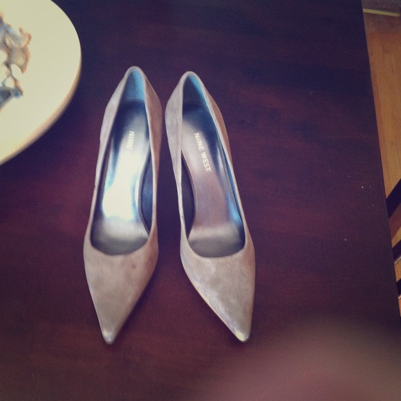 NWOT Nine West suede pumps