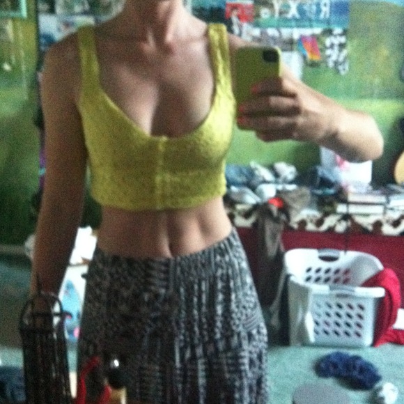 Cute roxy crop top! OBO Never been worn - Picture 2 of 3