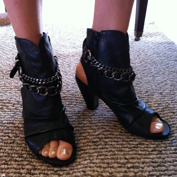 Cool leather ankle boots