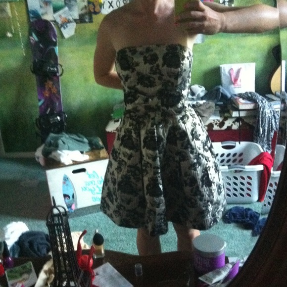 Cute vintage inspired party dress!Price negotiable - Picture 2 of 4