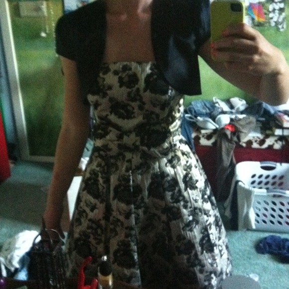 Cute vintage inspired party dress!Price negotiable - Picture 3 of 4