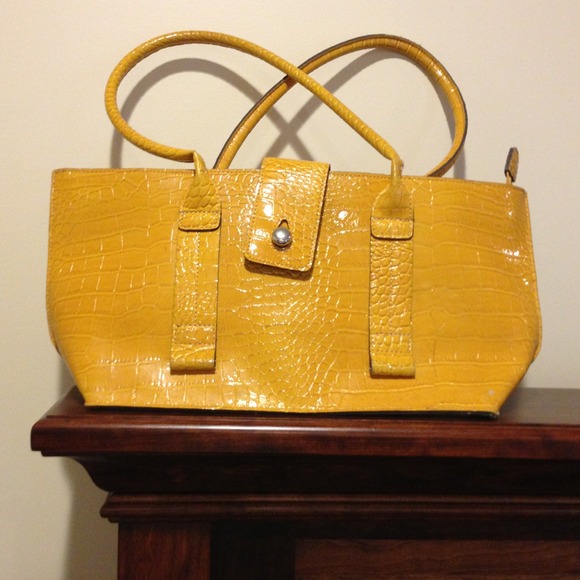 🌼🌼Reduced🌼🌼Cute yellow purse.