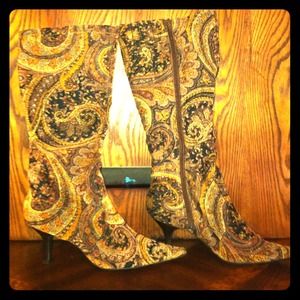 NWOT Beautiful Paisley Style High Boots!