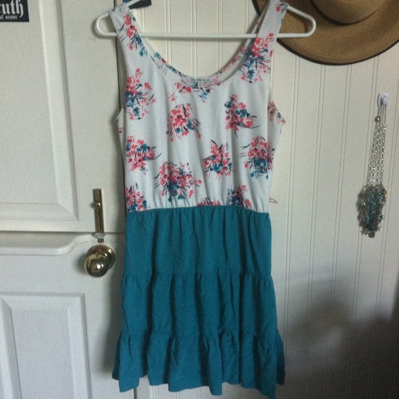 Sun dress! Adorable! - Picture 3 of 3