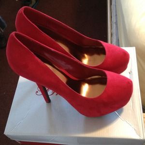 Red pumps