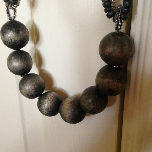 Neckless - Picture 2 of 3