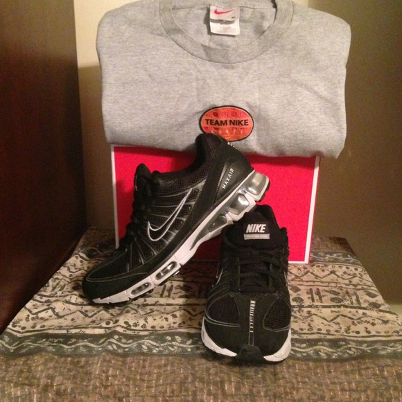 Blk/gray Max air Nike size 9 & gray Nike XL shirt