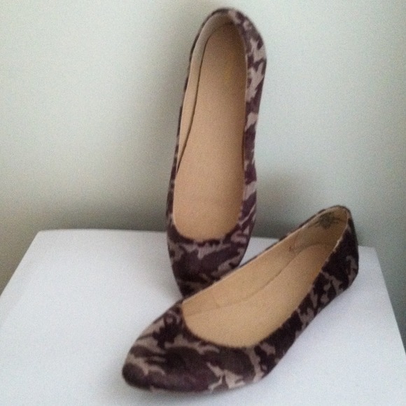 Camouflage flats