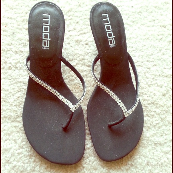 Black kitten heels with sparkle!!
