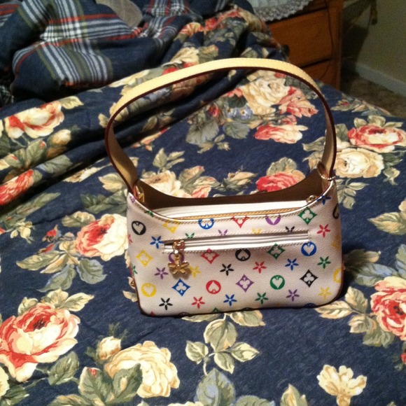 Purse - Picture 2 of 3