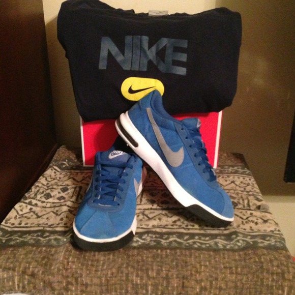 Bllue &white Suede Nike sneaker /blue Nike