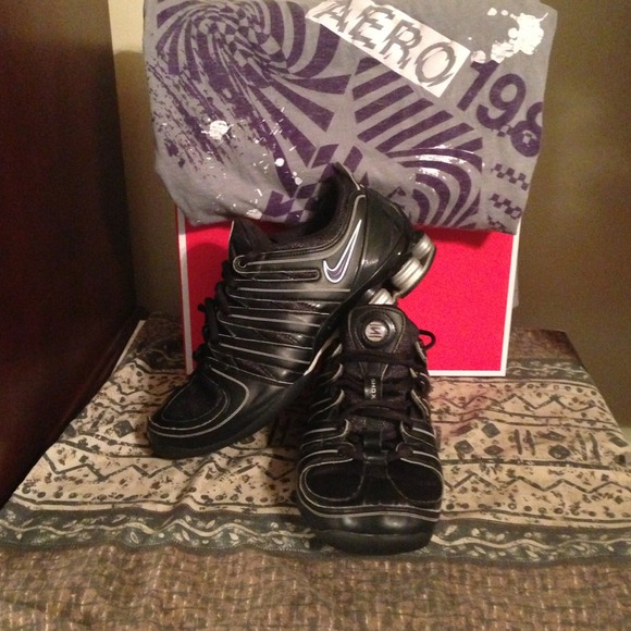 Blk/gray/purple Nike 9/10 ladies with aero M shirt