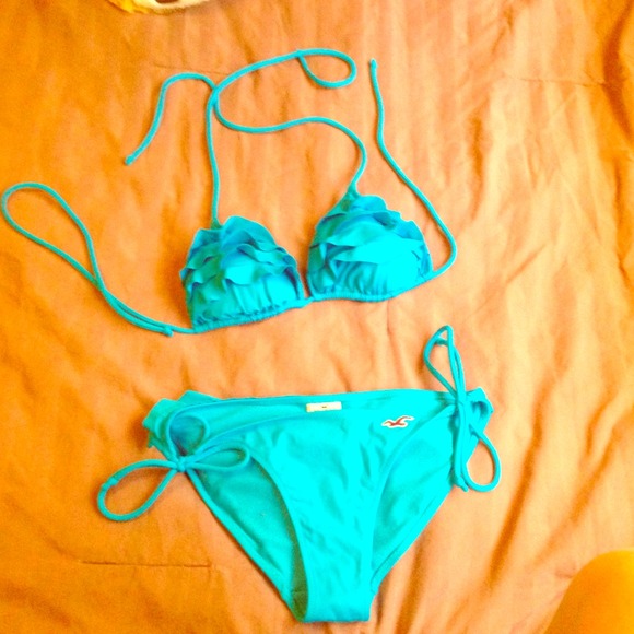 Two piece bikini from hollister (never been worn)