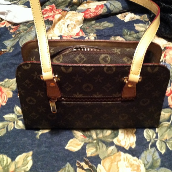 Purse - Picture 2 of 3