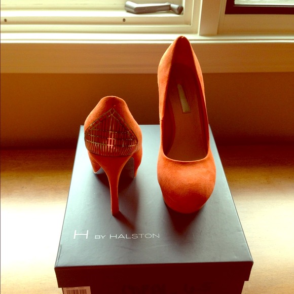 H by Halston Heritage Suede Orange pumps!