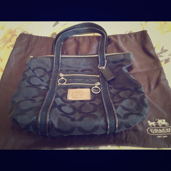 Authentic Coach black purse, Great deal👍💲💲