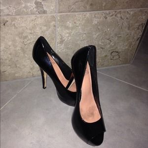 Vince camuto size 6 ***PRICE negotiable***