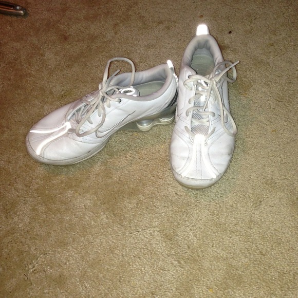 ✂REDUCED✂White Nike shox