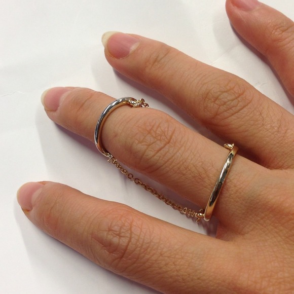 Jewelry - DOUBLE CHAIN KNUCKLE RING