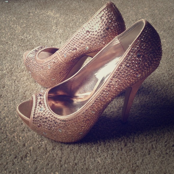 Steve Madden Shoes - Steve Madden studded heels