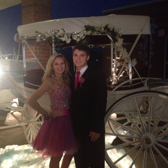 Daughters formal dress - Picture 2 of 2