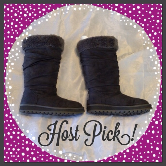Skechers Shoes - 🎉Host Pick🎉 Grey Skechers boots