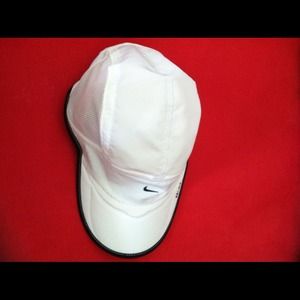 Nike white hat, brand new reserved to @wilmaadye