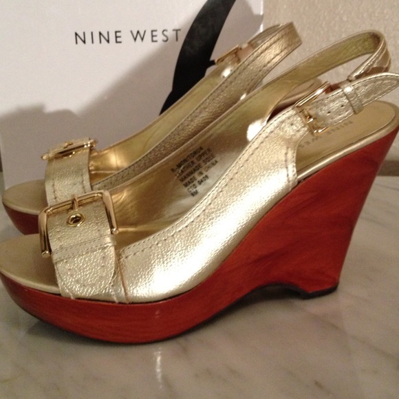 Nine West Shoes - Nine West Gold Wedge