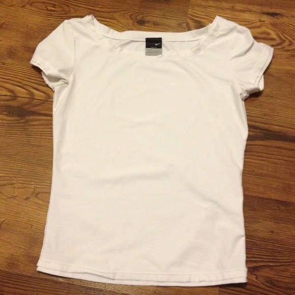 Nike dri-fit tee! 💦💪 *REDUCED*