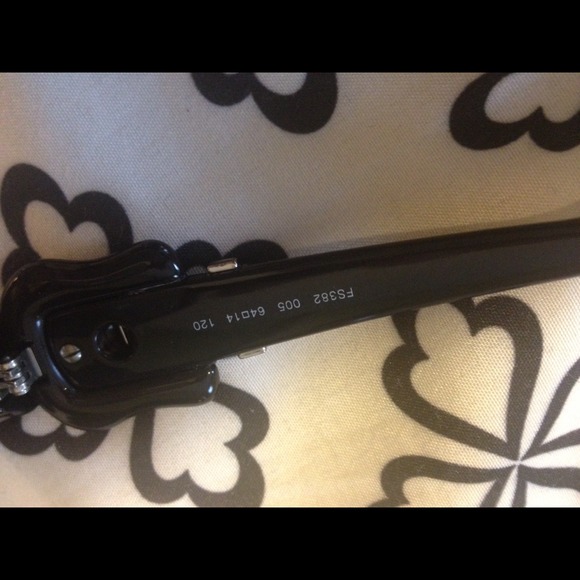 100% authentic FENDI B Buckle black Sunglasses.