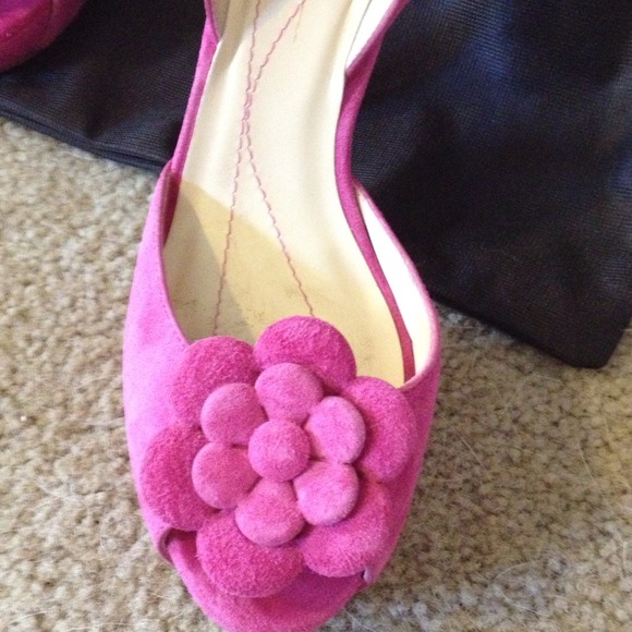 Kate Spade pink suede heels. Size 6 - Picture 2 of 3