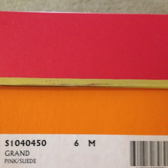 Kate Spade pink suede heels. Size 6 - Picture 3 of 3