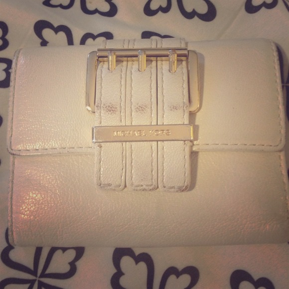 100% authentic Michael Michael Kors wallet.