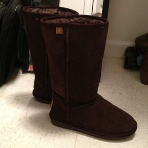 Dark brown winter boots