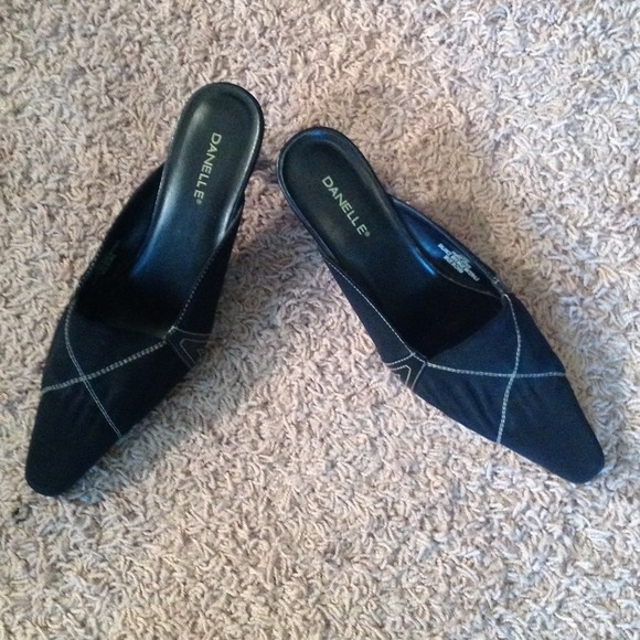 Kitten heel shoes