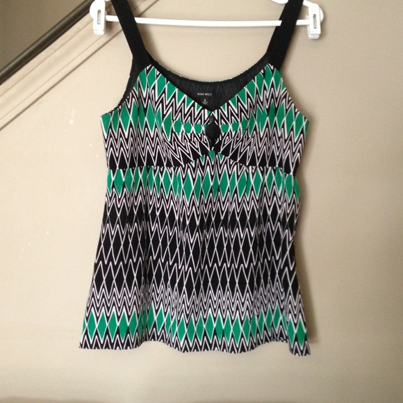 Size 6 Nine West sleeveless blouse