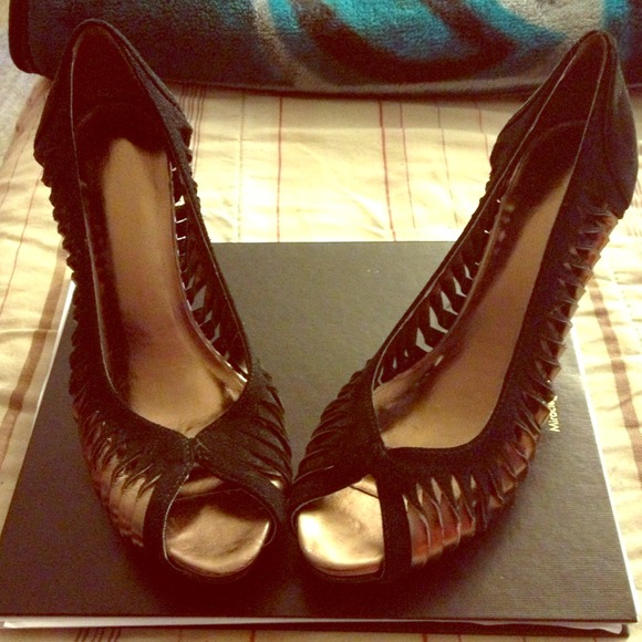 Black and gold twist heels